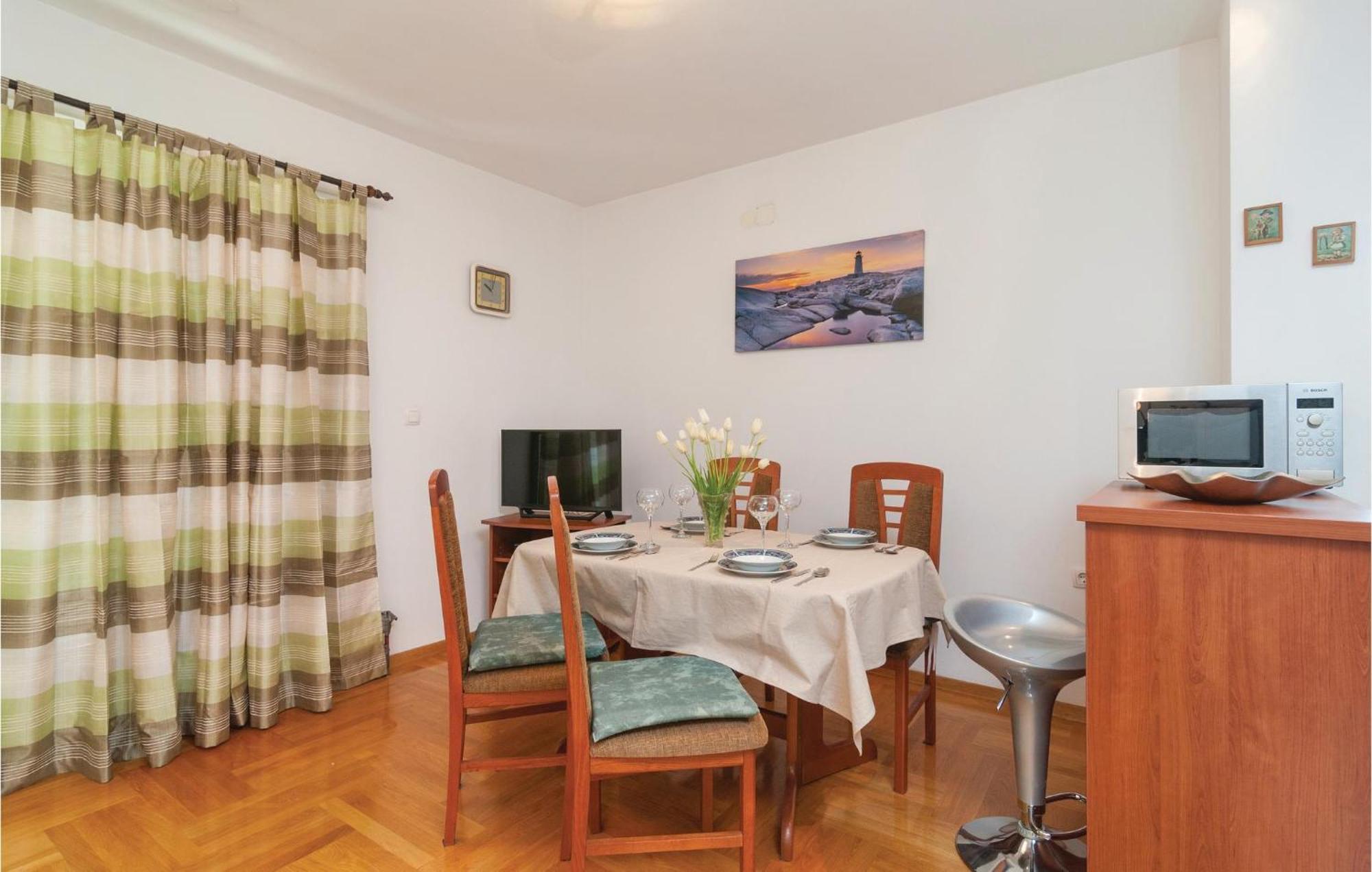 Lovely Apartment In Split With Wifi Exterior foto